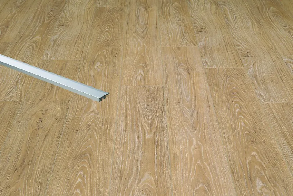 Avslutningslist alum premiumgulv 2400x5x21mm