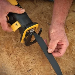 DeWalt bajonettsag 18 volt uten batteri og lader i TSTAK-koffert