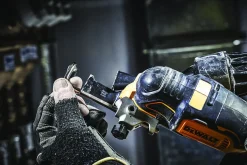 DeWalt multiverktøy 18 V i TSTAK DCS356NT-XJ