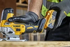 DEWALT 18VxR stikksag DCS335NT-XJ