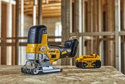 DEWALT 18VxR stikksag DCS335NT-XJ