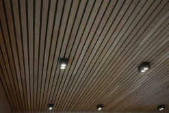 Eik 21x045 spile lakkert glattkant i eik