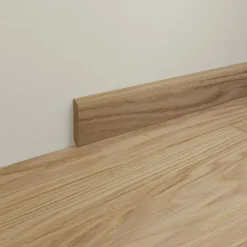 Fotlist eik mattlakkert finér 14x60x2250 mm varmgrå