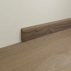Fotlist eik mattlakkert finér 14x60x2250 mm varmgrå