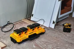 Hurtiglader 4-ports dcb104-qw 10,8 v 18 v 54 v