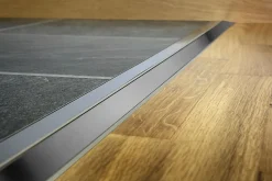 Nivålist nr 220 0-10mm hvit200cm hvitlakkert durifix selvklebende