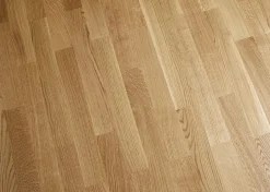 Parkett 3-stav med lange bord i eik