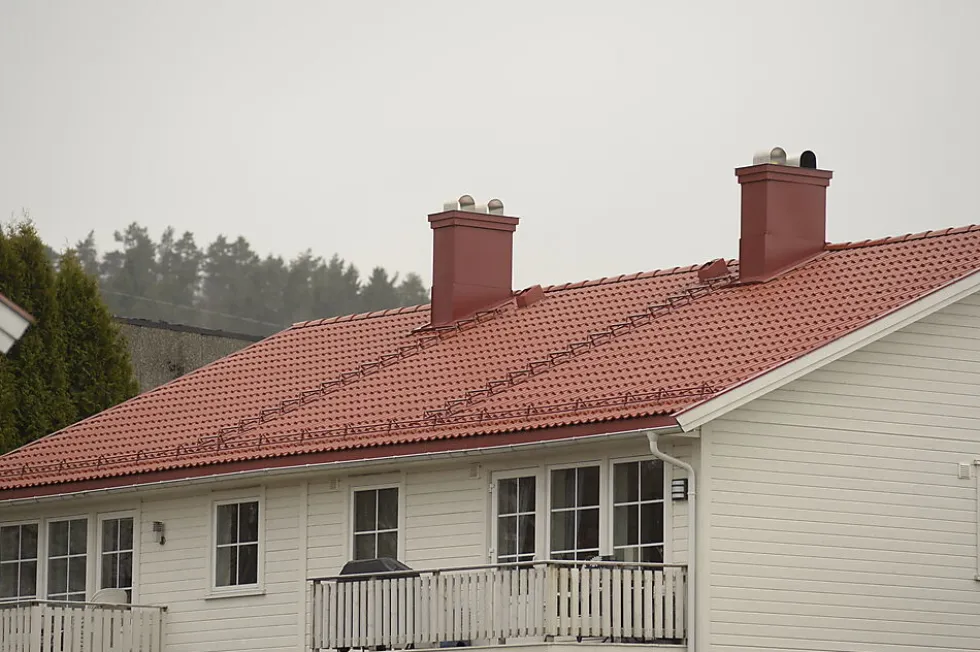 Snøfangerkonsoll takstein rød tb snøfangersystem