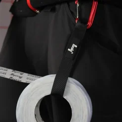 Tapeholder med karabinkrok