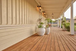 Terrassebord furu Concise brun 28x120 mm