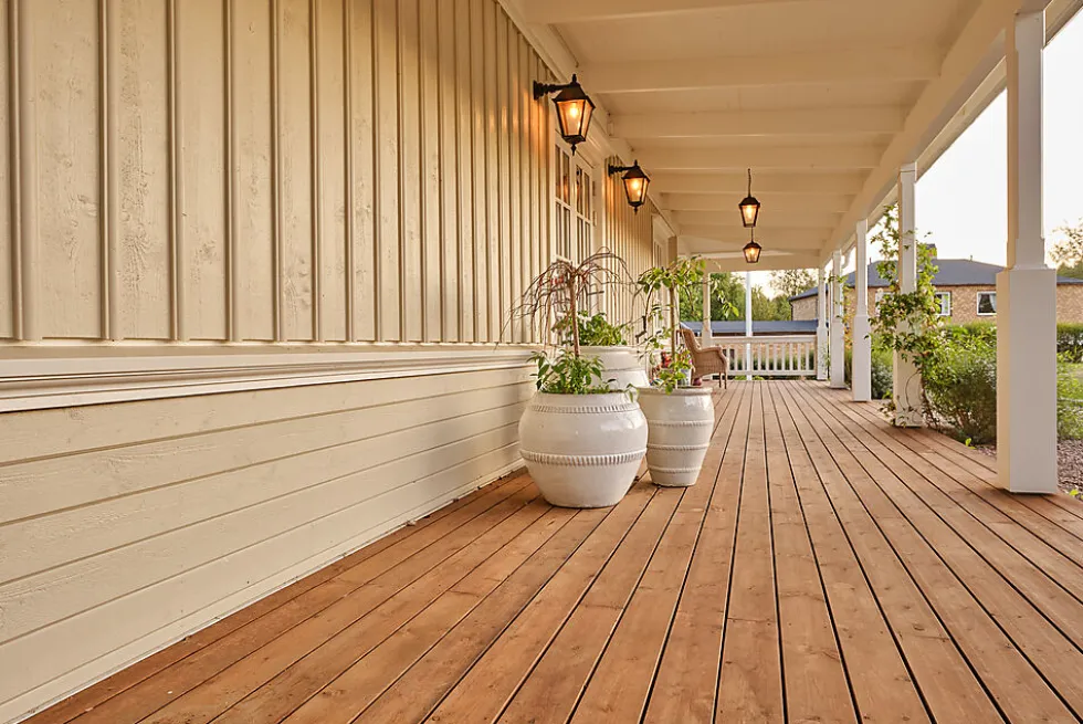 Terrassebord furu Concise brun 28x120 mm
