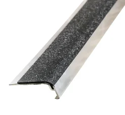 Trappenese aluminium uborret sort Xtragrip ilegg