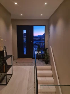 Ytterdør Volda med glass mørk grå venstre 90x200 cm